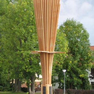 Im Prozess - Lärche ca. 630 x 240 x 240 cm - 2008 - Standort: Skulpturenpark Bad Wildungen