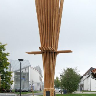 Im Prozess - Lärche ca. 630 x 240 x 240 cm - 2008 - Standort: Skulpturenpark Bad Wildungen